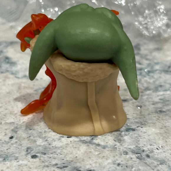 Hasbro Star Wars The Mandalorian Grogu Stopping Fire Pose Action Figure - Picture 5 of 6